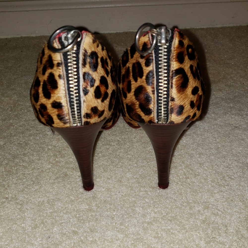 Shoes - Picture 3 of 6
